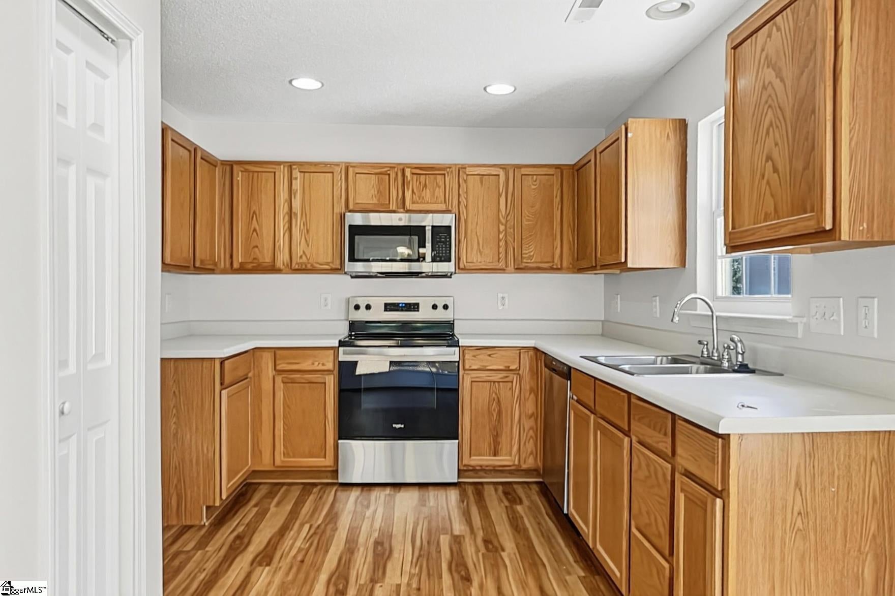 Real Estate Search 3 9 Avalon Court