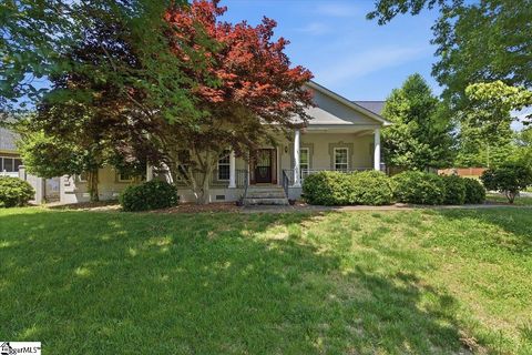 Photo of 212 Watersedge Drive, Boiling Springs, SC 29316 (MLS # 1590172)