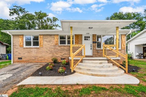 Photo of 105 Cabot Court, Spartanburg, SC 29306 (MLS # 1577758)