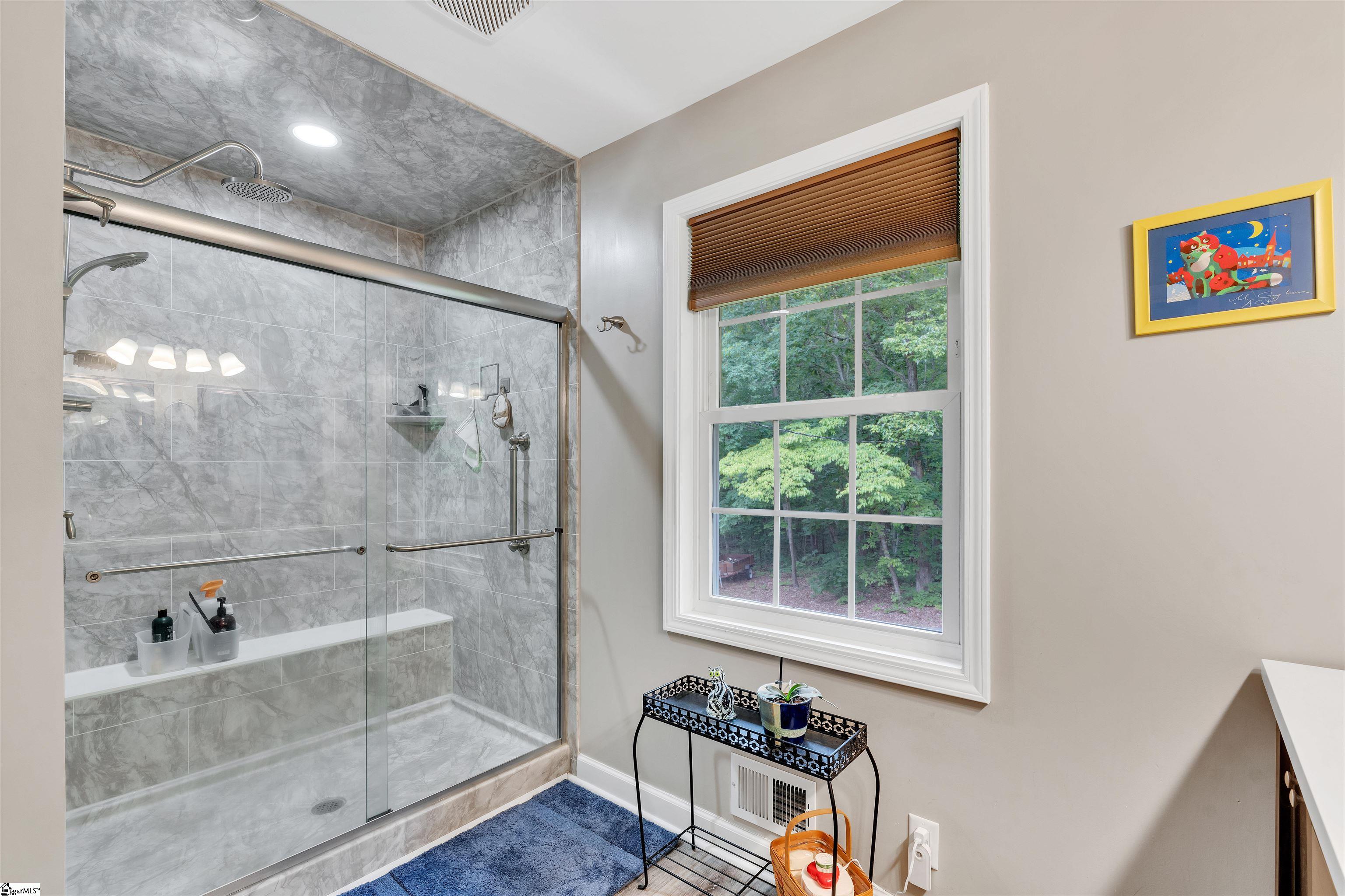 Greenville, South Carolina 29609, United States, 3 Bedrooms Bedrooms, ,2 BathroomsBathrooms,Residential,Contingent,143780