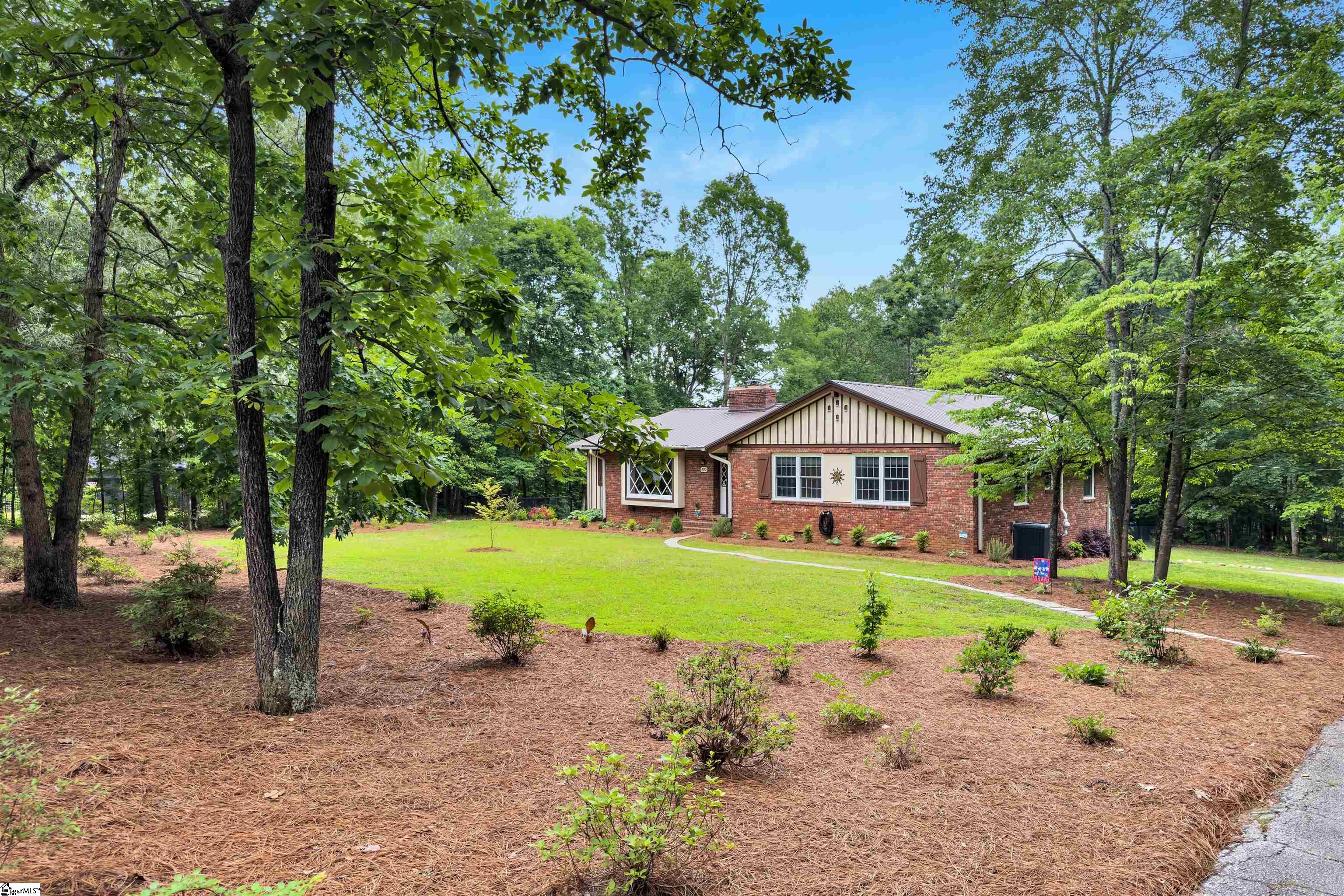 Greenville, South Carolina 29609, United States, 3 Bedrooms Bedrooms, ,2 BathroomsBathrooms,Residential,Contingent,143780