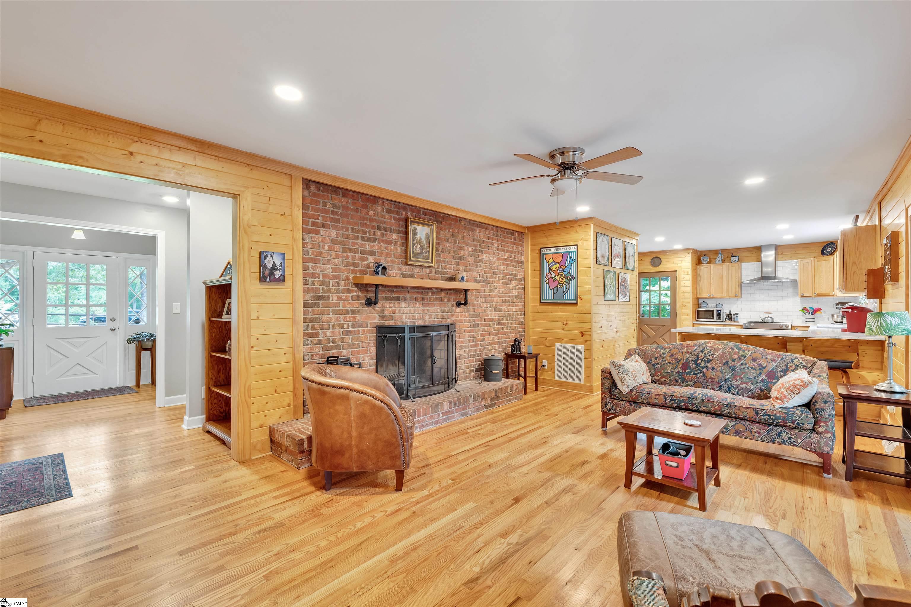 Greenville, South Carolina 29609, United States, 3 Bedrooms Bedrooms, ,2 BathroomsBathrooms,Residential,Contingent,143780