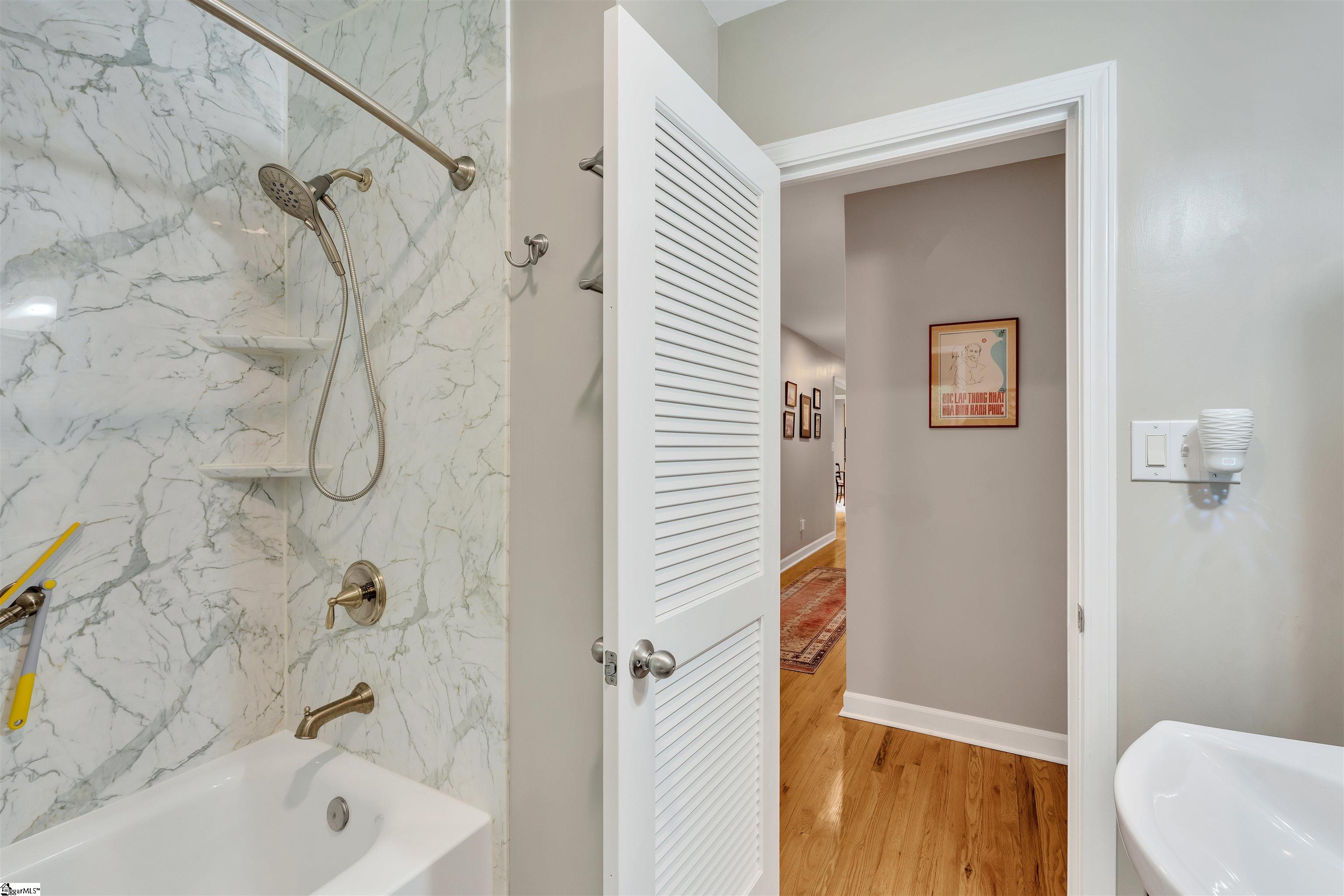 Greenville, South Carolina 29609, United States, 3 Bedrooms Bedrooms, ,2 BathroomsBathrooms,Residential,Contingent,143780