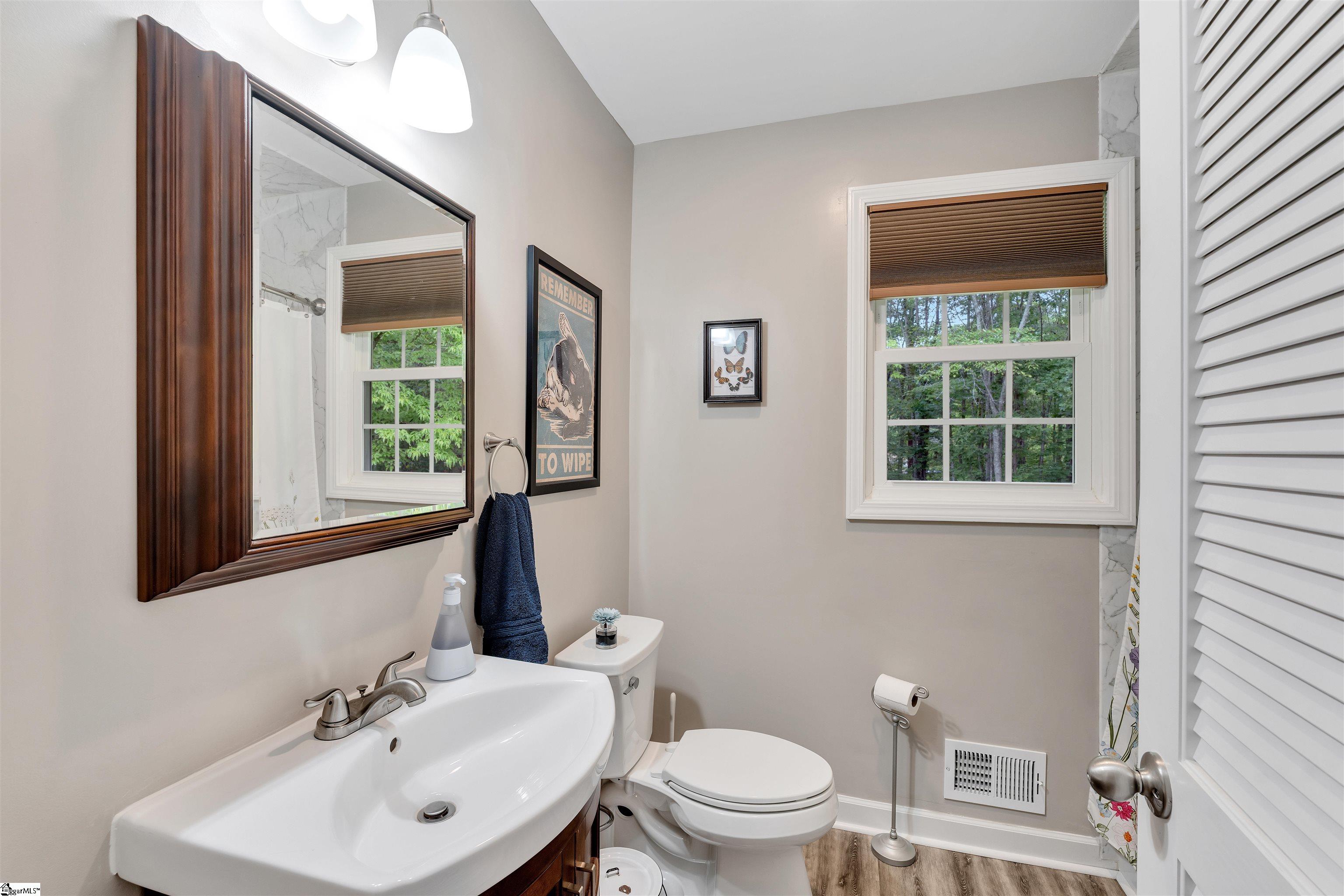 Greenville, South Carolina 29609, United States, 3 Bedrooms Bedrooms, ,2 BathroomsBathrooms,Residential,Contingent,143780