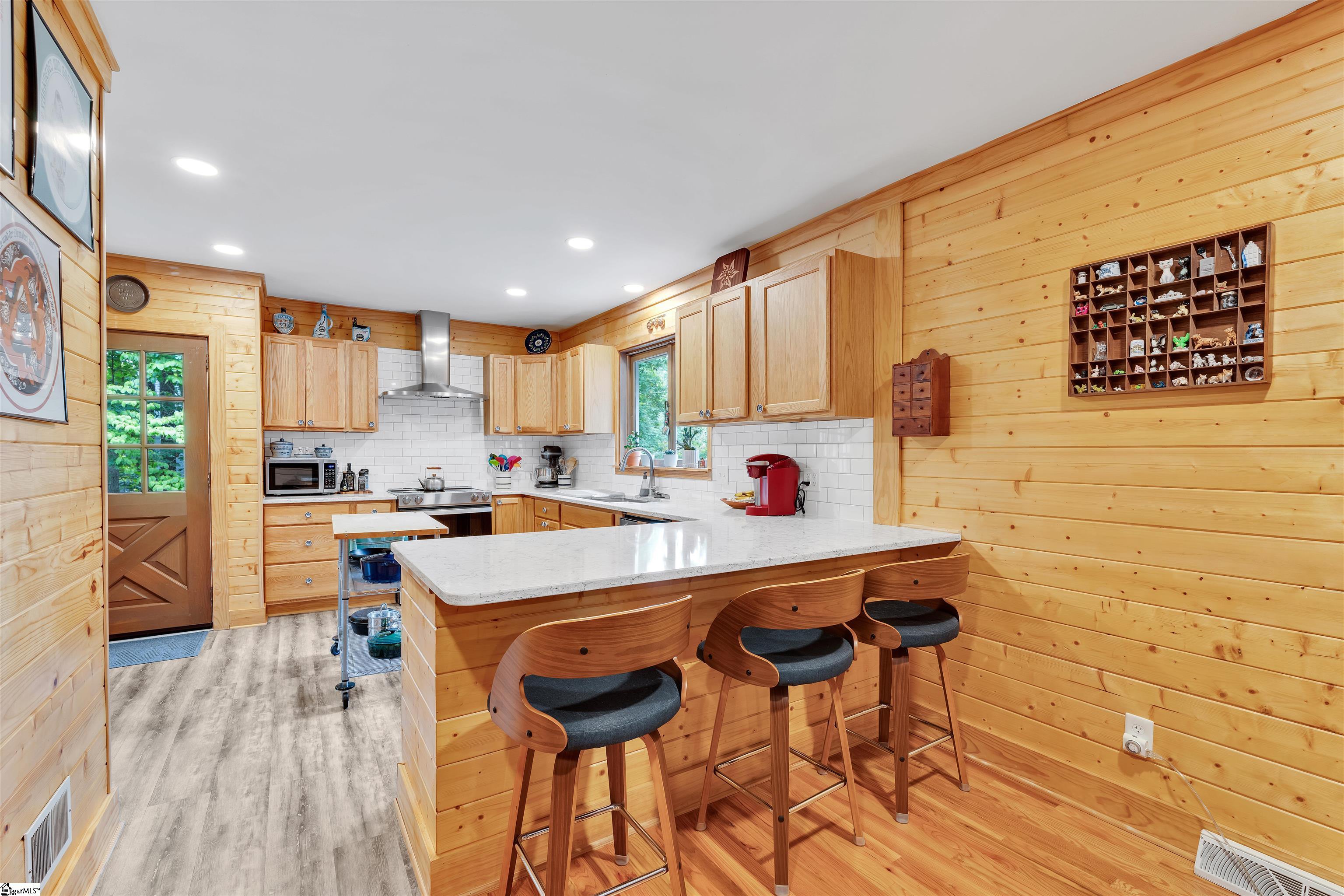 Greenville, South Carolina 29609, United States, 3 Bedrooms Bedrooms, ,2 BathroomsBathrooms,Residential,Contingent,143780