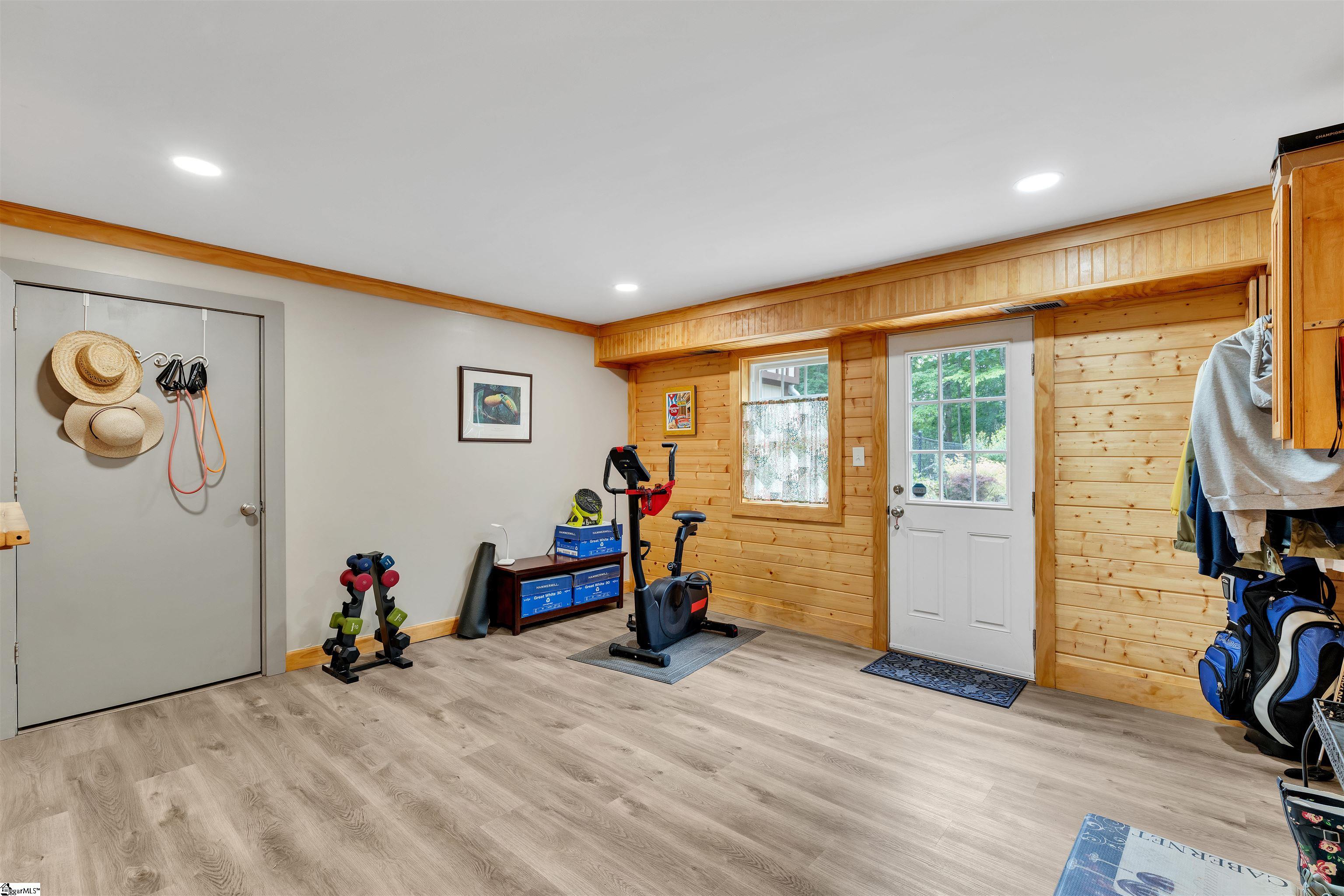 Greenville, South Carolina 29609, United States, 3 Bedrooms Bedrooms, ,2 BathroomsBathrooms,Residential,Contingent,143780