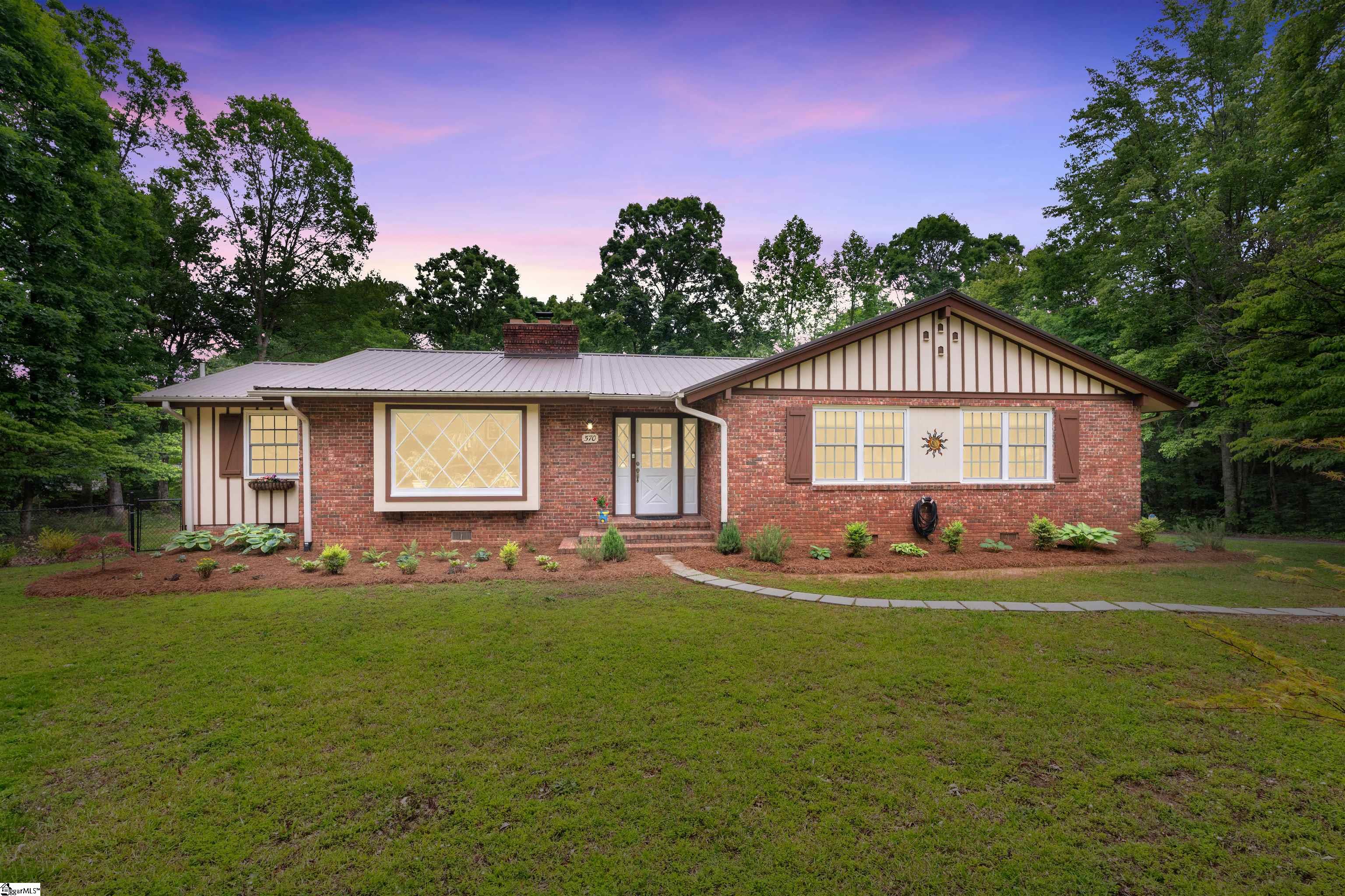 Greenville, South Carolina 29609, United States, 3 Bedrooms Bedrooms, ,2 BathroomsBathrooms,Residential,Contingent,143780