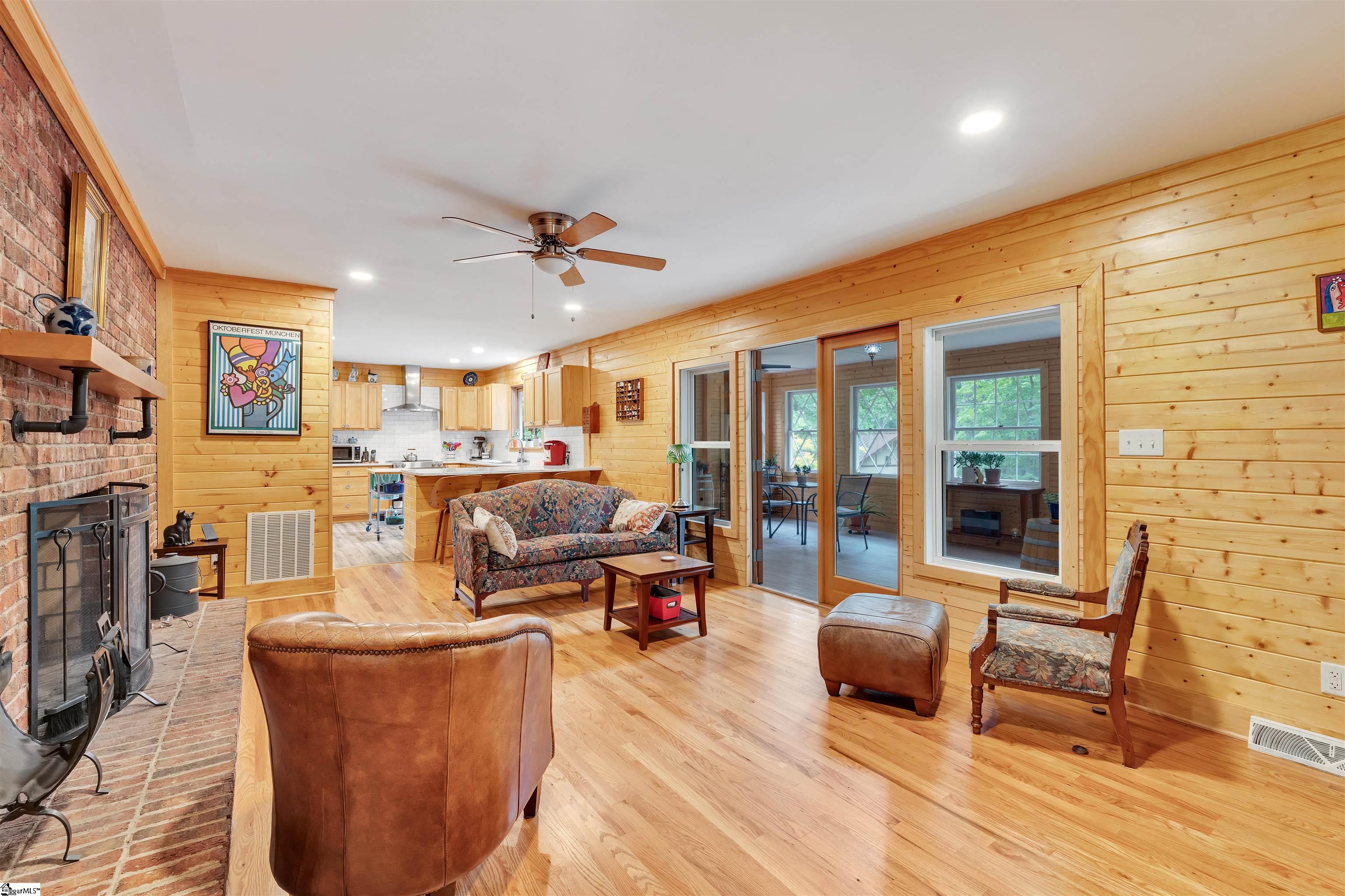 Greenville, South Carolina 29609, United States, 3 Bedrooms Bedrooms, ,2 BathroomsBathrooms,Residential,Contingent,143780