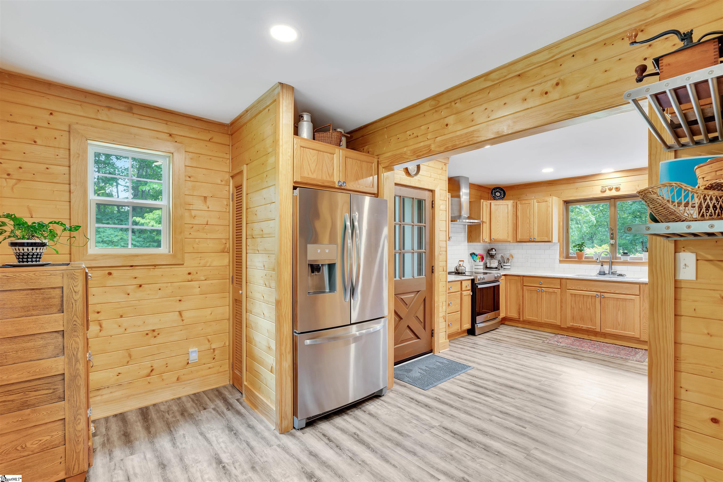 Greenville, South Carolina 29609, United States, 3 Bedrooms Bedrooms, ,2 BathroomsBathrooms,Residential,Contingent,143780