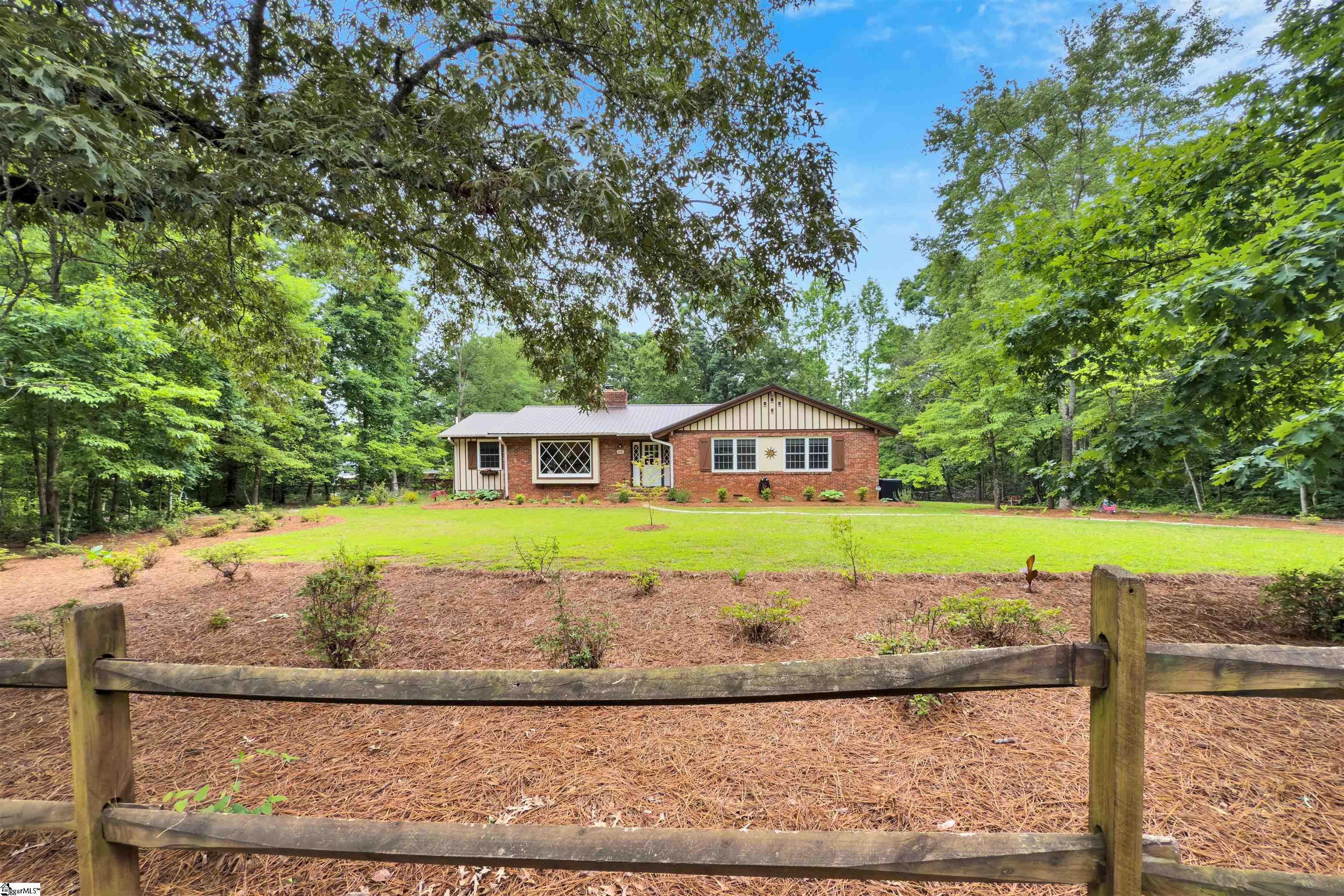 Greenville, South Carolina 29609, United States, 3 Bedrooms Bedrooms, ,2 BathroomsBathrooms,Residential,Contingent,143780