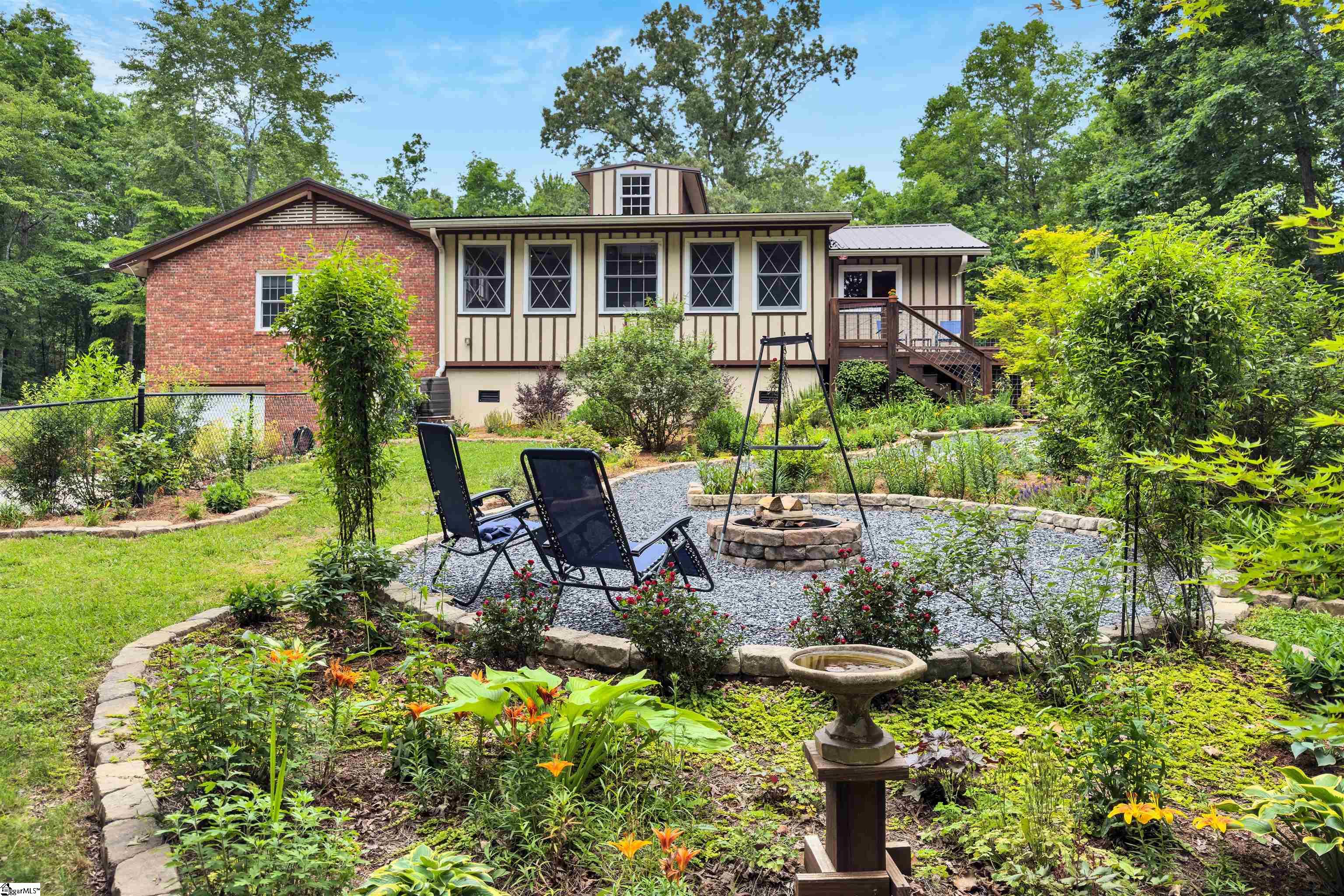 Greenville, South Carolina 29609, United States, 3 Bedrooms Bedrooms, ,2 BathroomsBathrooms,Residential,Contingent,143780