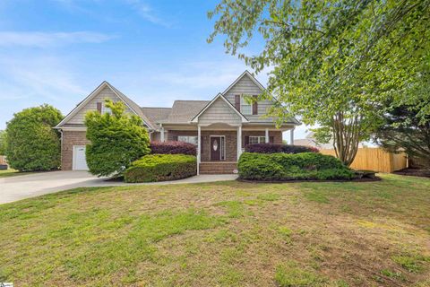Photo of 1017 Corie Crest Drive, Boiling Springs, SC 29316 (MLS # 1591948)