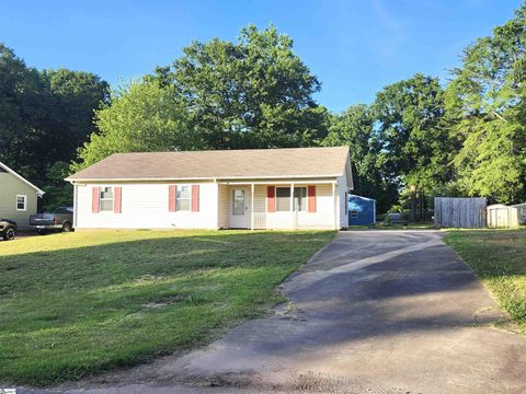Photo of 218 Donavan Drive, Spartanburg, SC 29302 (MLS # 1592044)