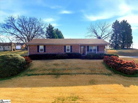 Photo of 107 Briarcliff Way, Greer, SC 29651 (MLS # 1580754)