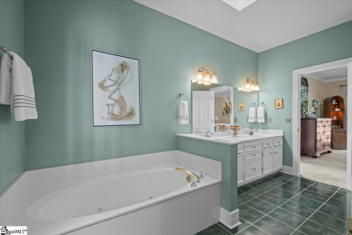 Greer, South Carolina 29650, United States, 5 Bedrooms Bedrooms, ,4 BathroomsBathrooms,Residential,Contingent,135808