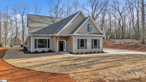 Photo of 124 James Drive, Townville, SC 29689 (MLS # 1588641)