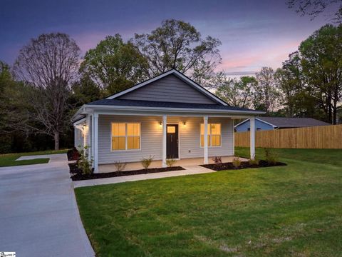 Photo of 313 Ponder Road, Greer, SC 29651 (MLS # 1587545)