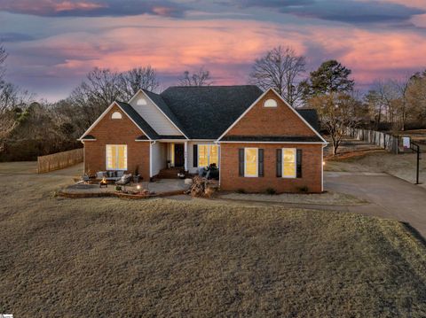 Photo of 404 Grayson Drive, Moore, SC 29369 (MLS # 1581131)