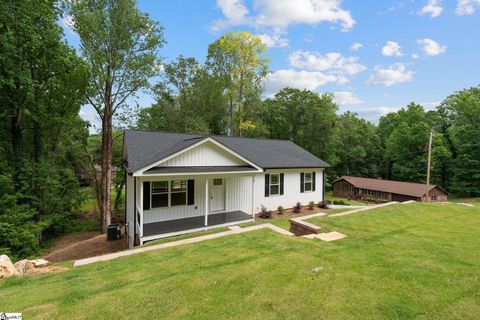 Photo of 2 Hillbrook Road, Taylors, SC 29687 (MLS # 1592315)