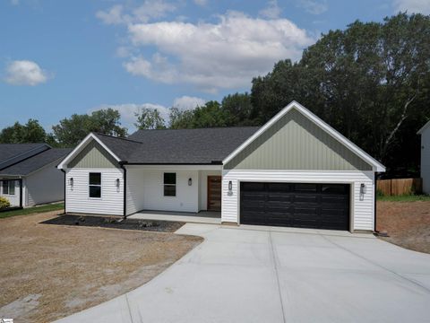 Photo of 248 Queensbury Way, Spartanburg, SC 29302 (MLS # 1594841)