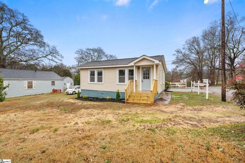 Photo of 12 White Horse Extension, Greenville, SC 29605 (MLS # 1583309)