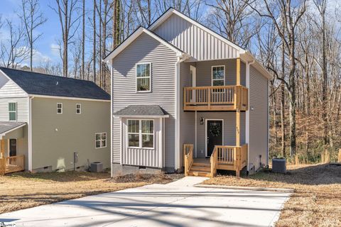 Photo of 402 Woodland Circle, Belton, SC 29627 (MLS # 1587578)