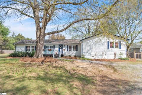 Photo of 853 Scuffletown Road, Simpsonville, SC 29681 (MLS # 1586656)