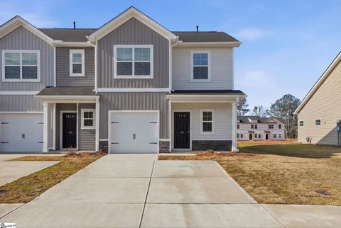 Photo of 323 Lilac Loop, Greenwood, SC 29646 (MLS # 1588977)