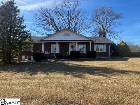 Photo of 550 Pine Mountain Road, Tamassee, SC 29686 (MLS # 1578254)