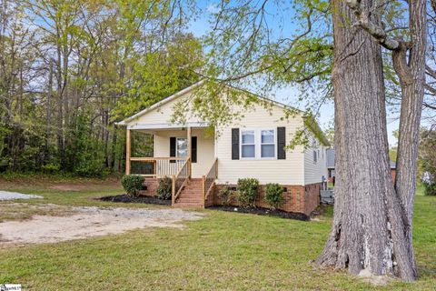 Photo of 205 E Florida Street, Clinton, SC 29325 (MLS # 1589746)