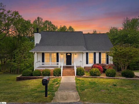 Photo of 17 Hester Road, Greenville, SC 29609 (MLS # 1584053)