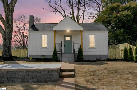 Photo of 13 Hawthorne Lane, Greenville, SC 29605 (MLS # 1584248)