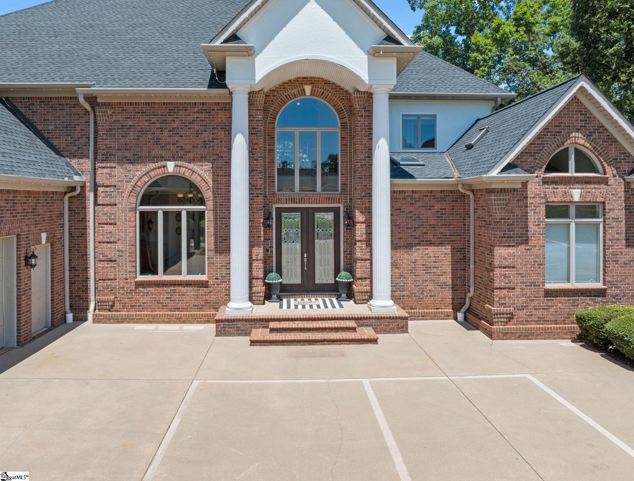 204 E Caledonia Court