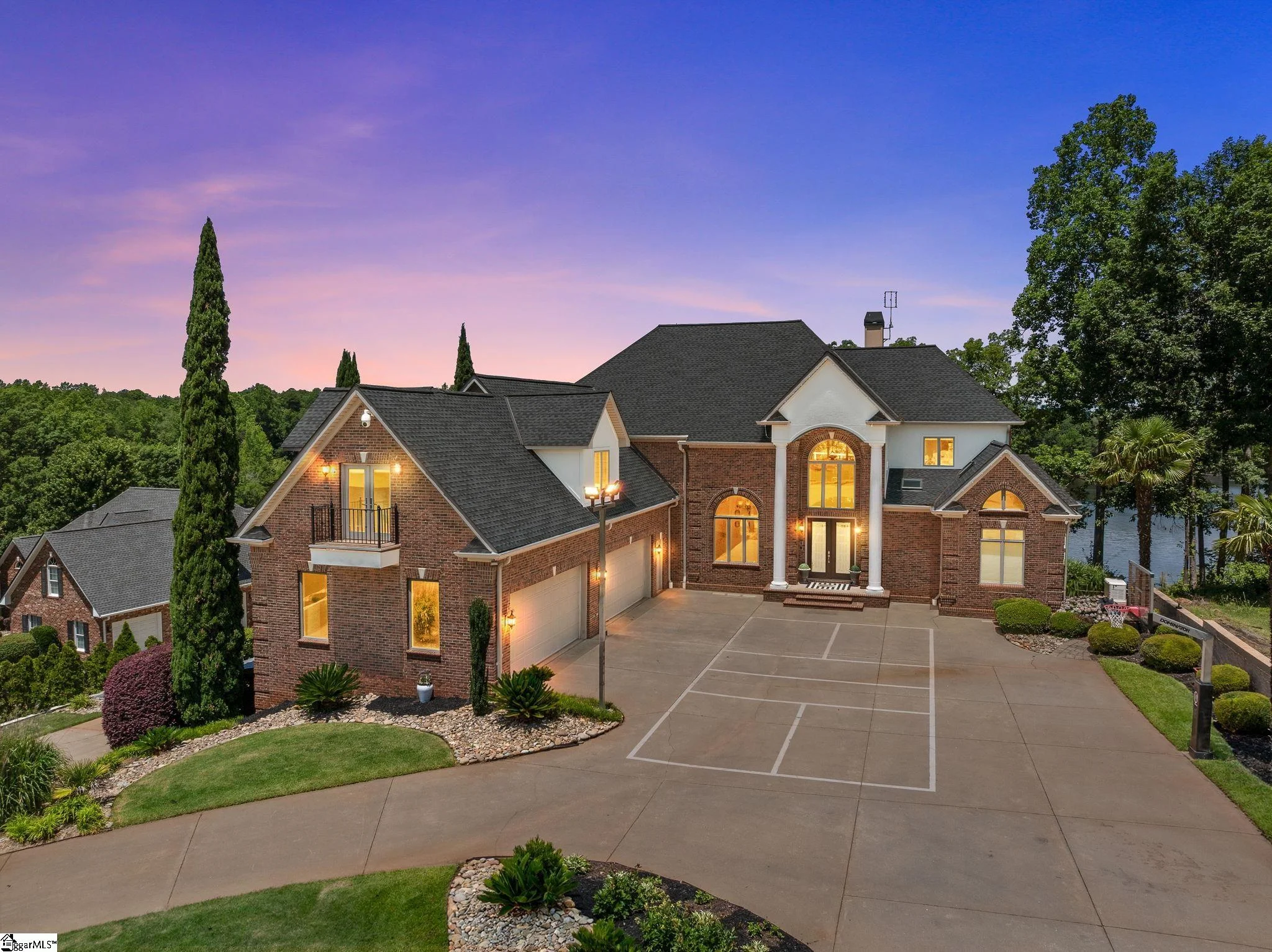 204 E Caledonia Court