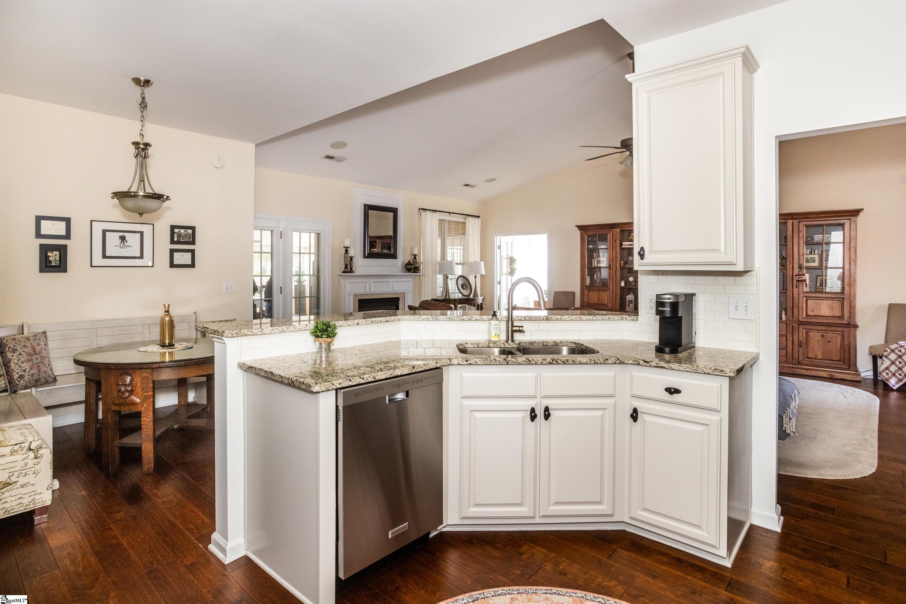 Simpsonville, South Carolina 29681, United States, 3 Bedrooms Bedrooms, ,3 BathroomsBathrooms,Residential,Pending,126027