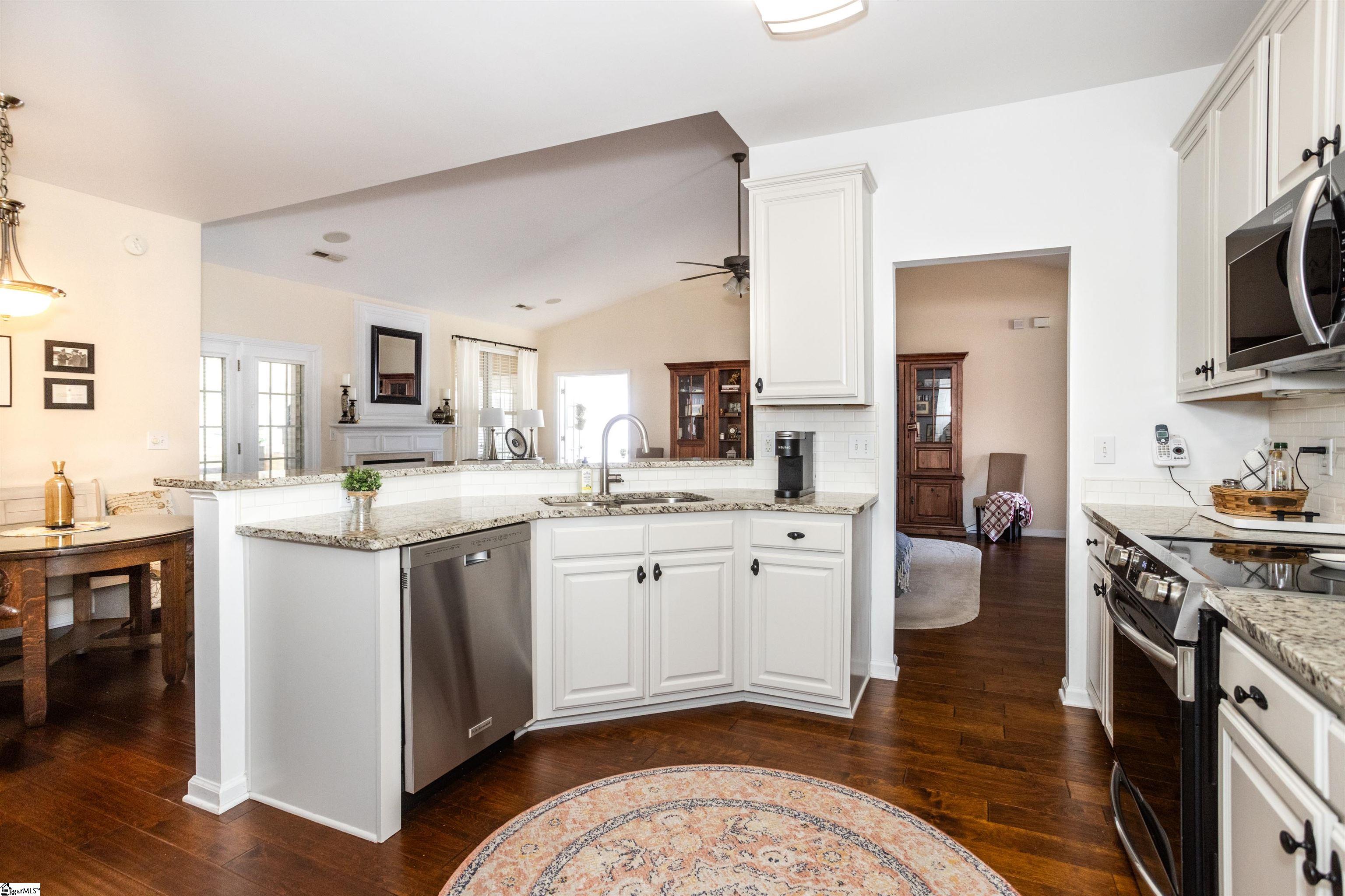 Simpsonville, South Carolina 29681, United States, 3 Bedrooms Bedrooms, ,3 BathroomsBathrooms,Residential,Pending,126027