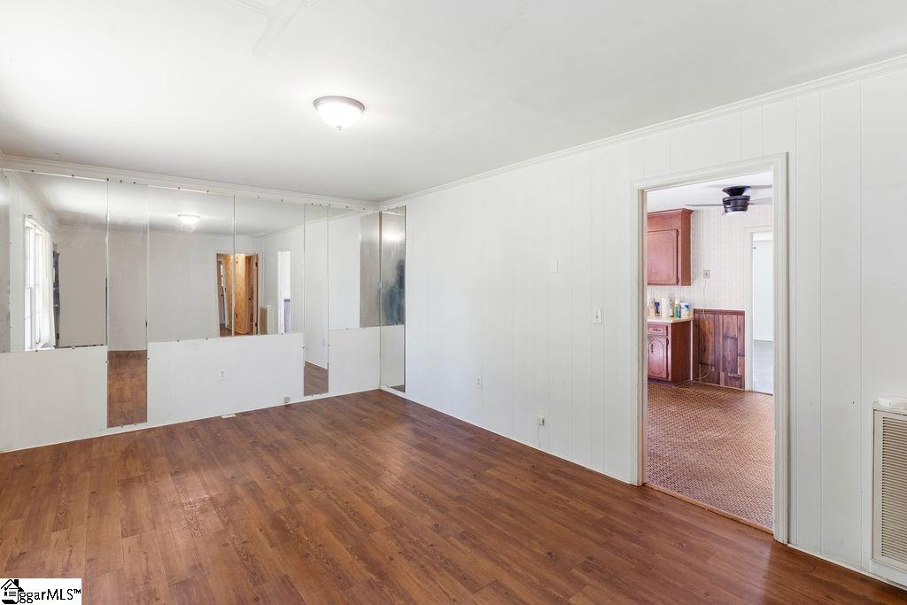 221 Lakeview Drive