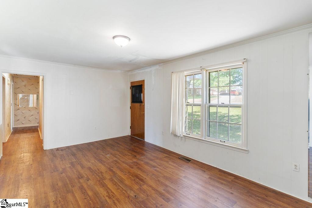 221 Lakeview Drive