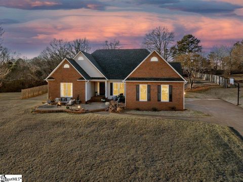 Photo of 404 Grayson Drive, Moore, SC 29369 (MLS # 1577989)