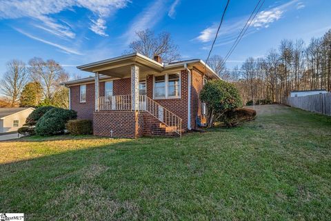 Photo of 18 Derwood Circle, Greenville, SC 29617 (MLS # 1580054)