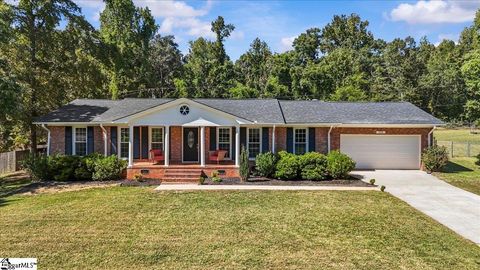 Photo of 208 Briarwood Drive, Belton, SC 29627 (MLS # 1571333)
