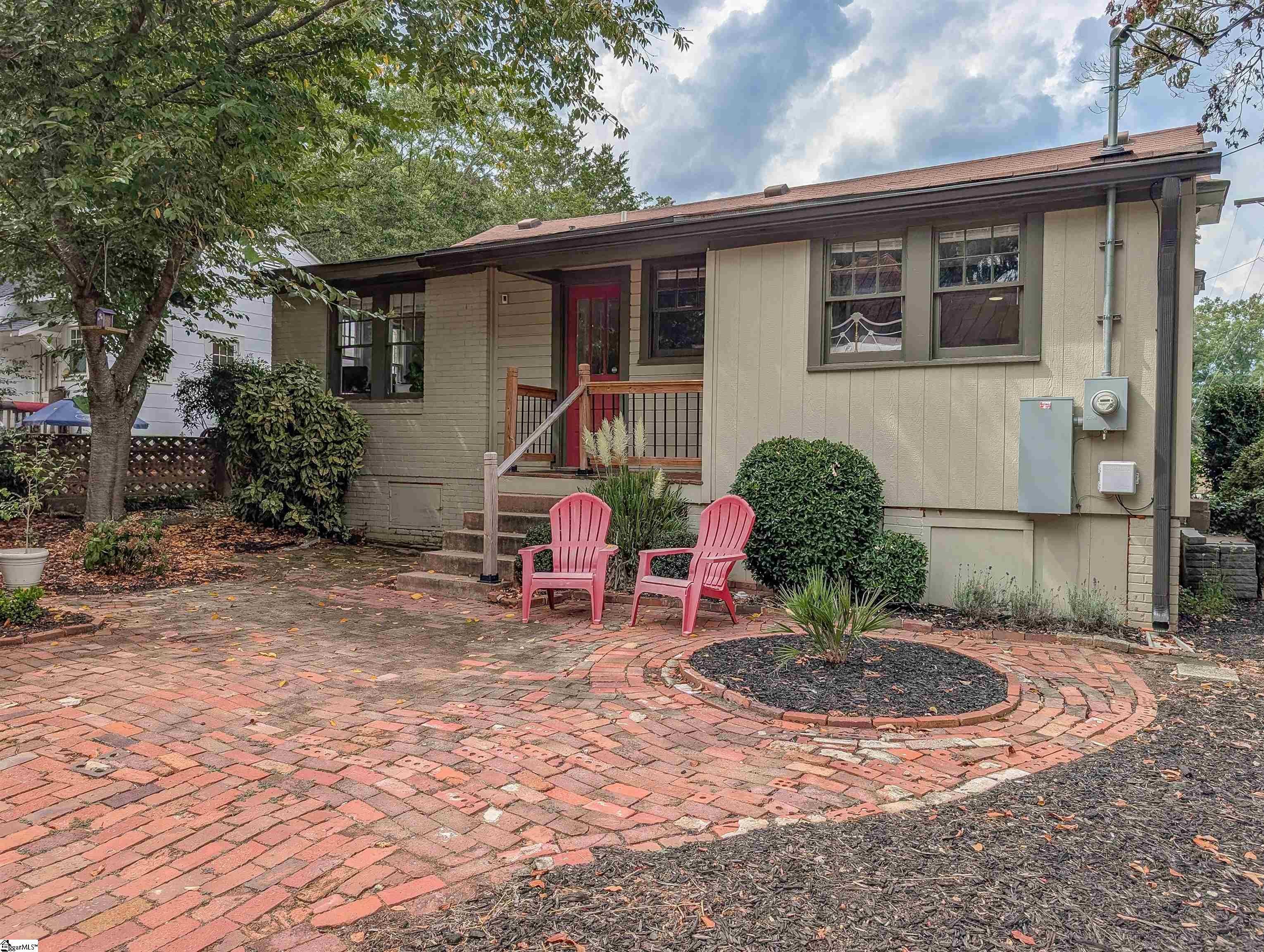 820 Gadsden Square