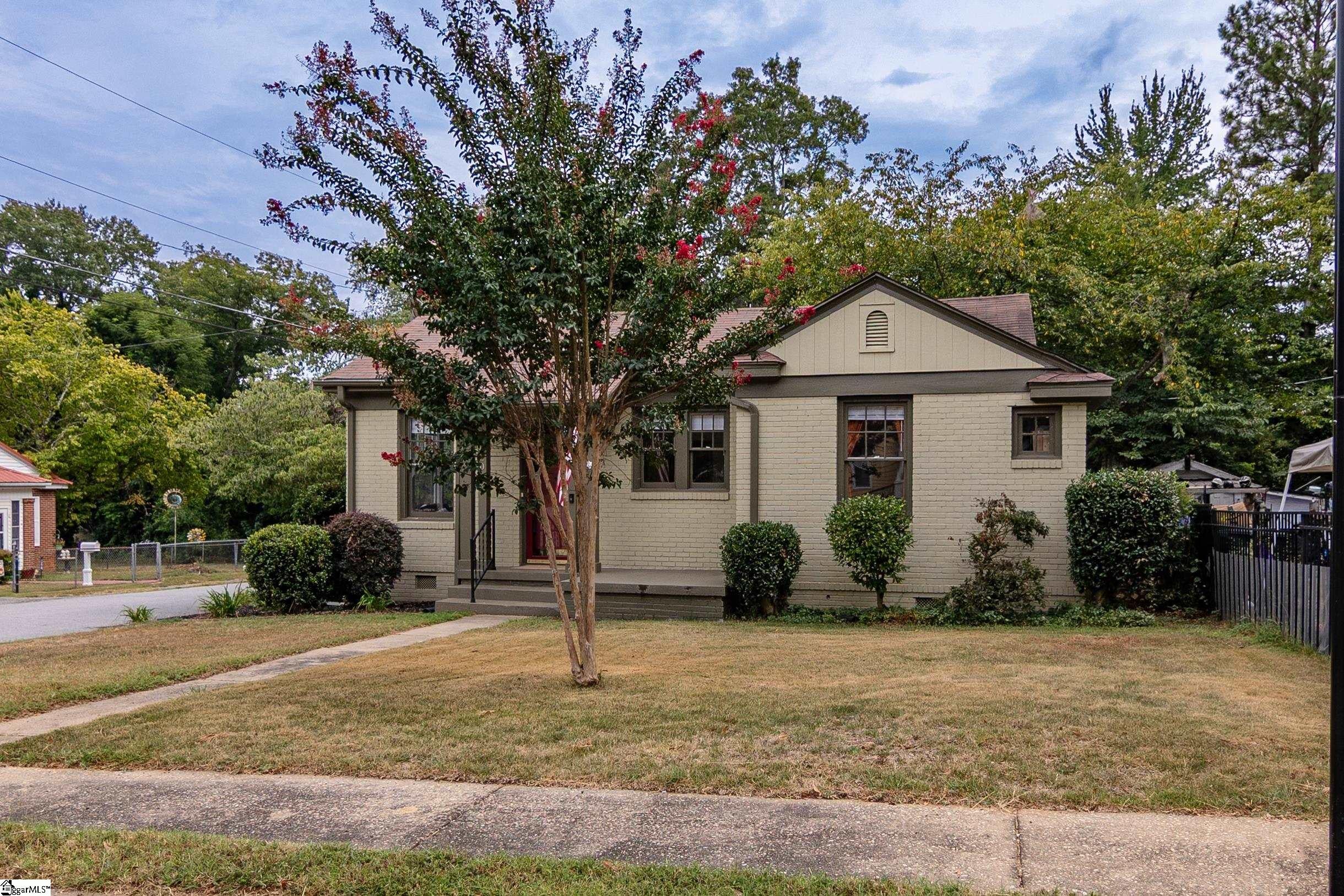820 Gadsden Square