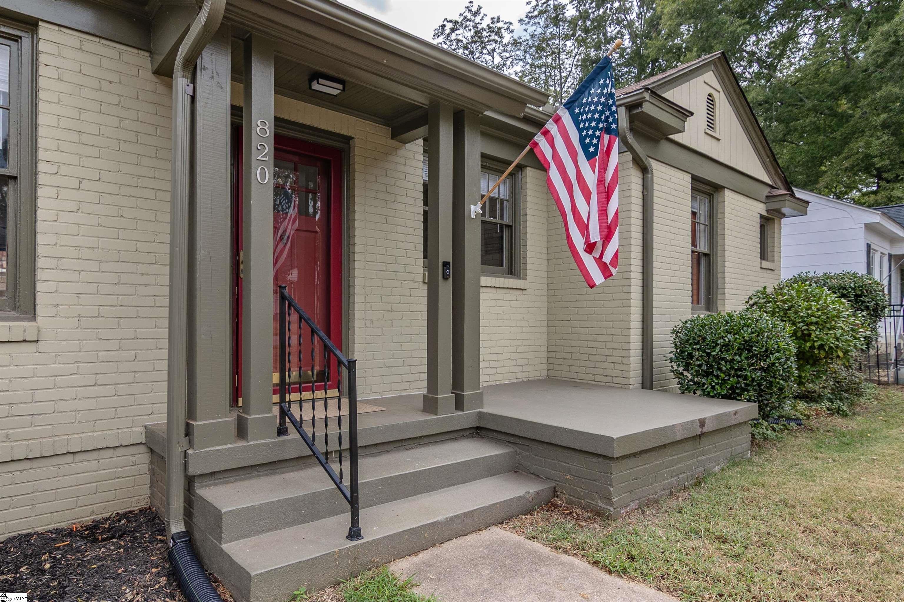 820 Gadsden Square