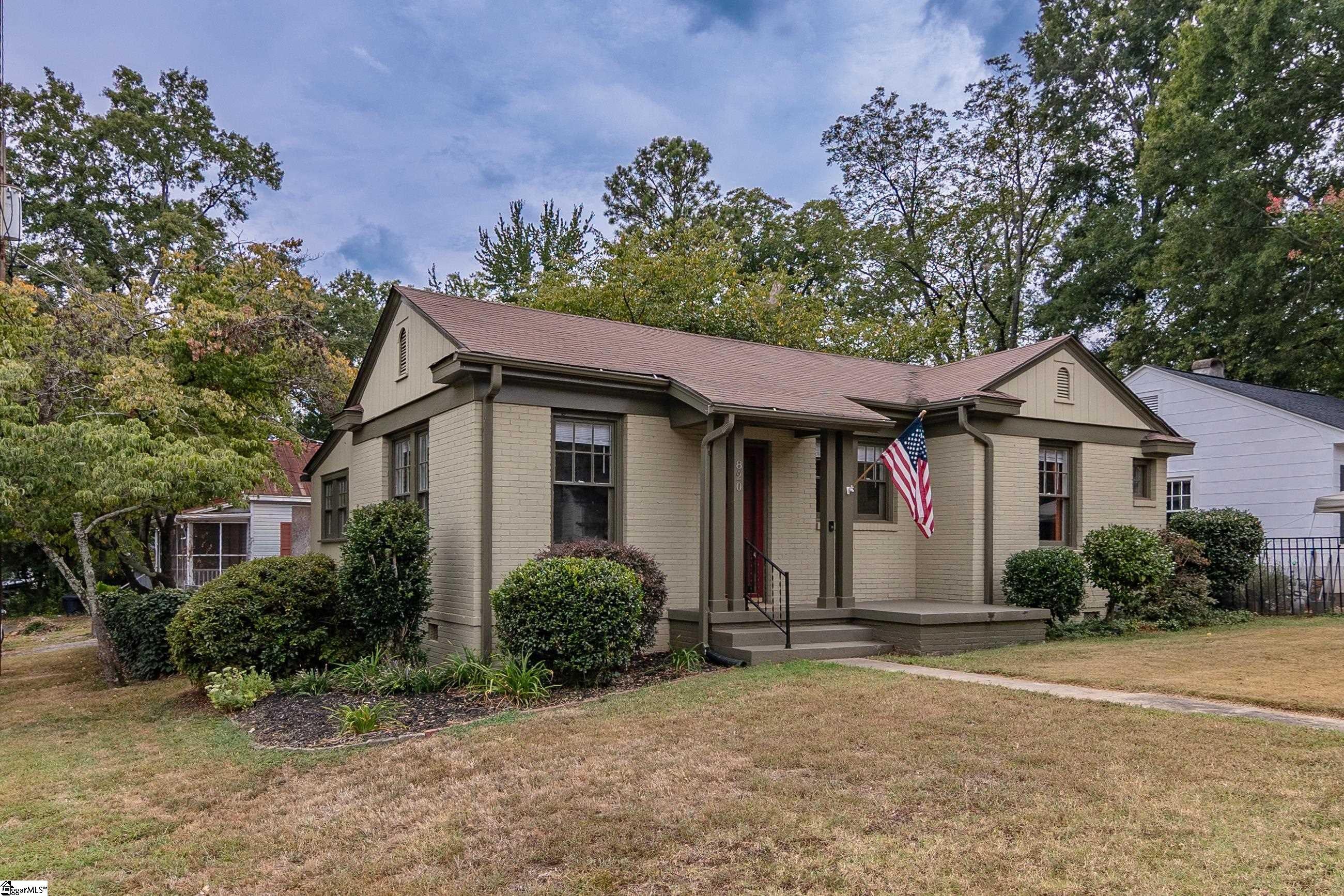 820 Gadsden Square