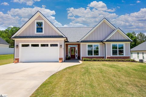 Photo of 51 Wofford Road, Taylors, SC 29687 (MLS # 1590052)