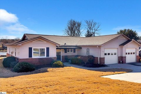 Photo of 212 Lakeside Circle, Greenville, SC 29615 (MLS # 1577645)