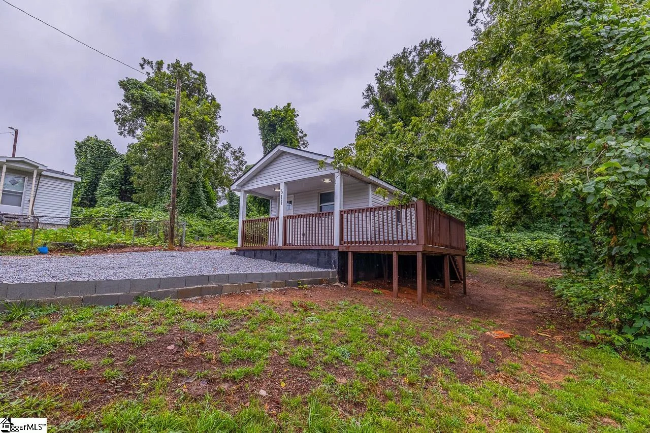 611 Hunters Court