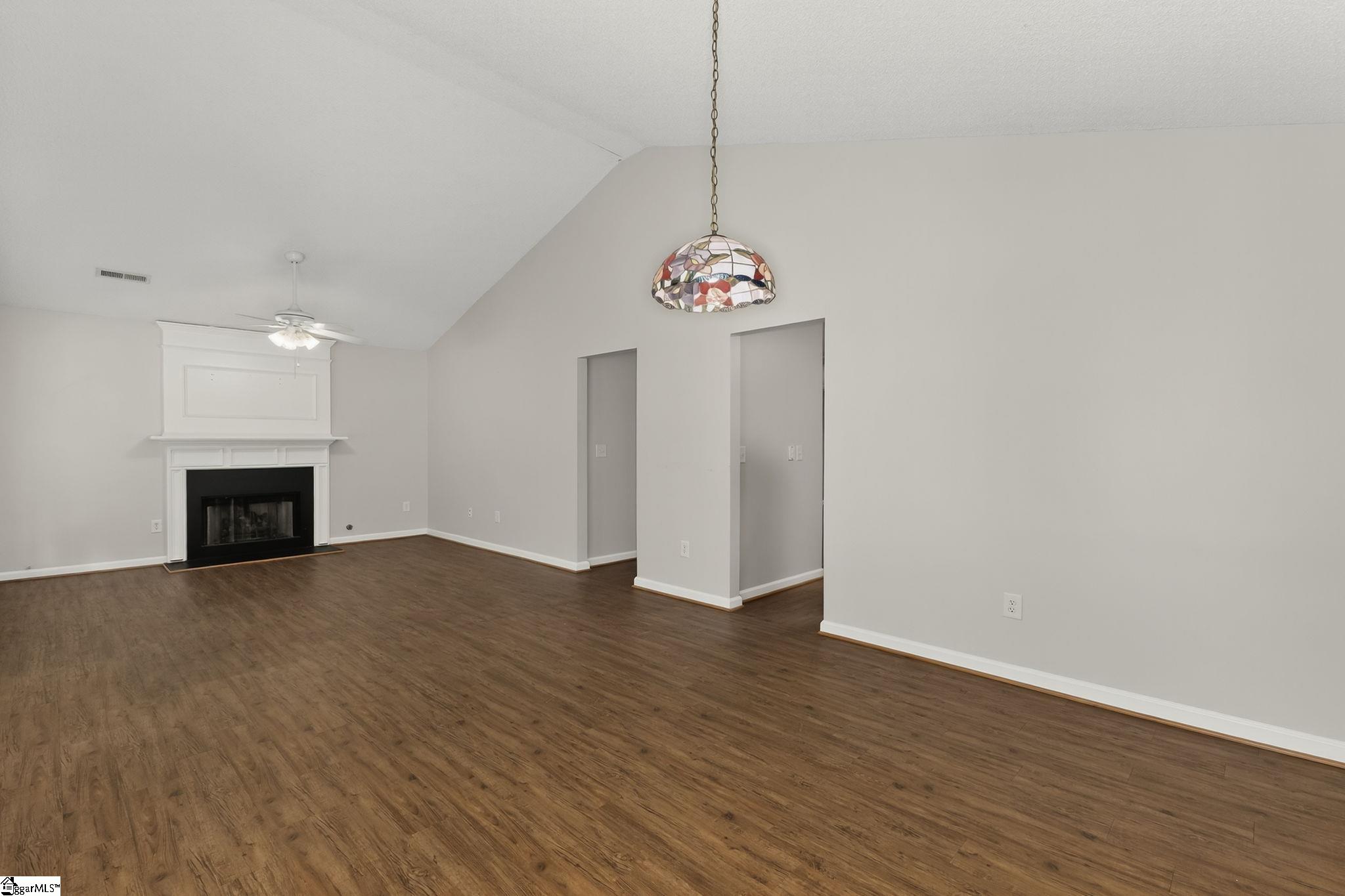 Greenville, South Carolina 29617, United States, 3 Bedrooms Bedrooms, ,2 BathroomsBathrooms,Residential,Contingent,194756