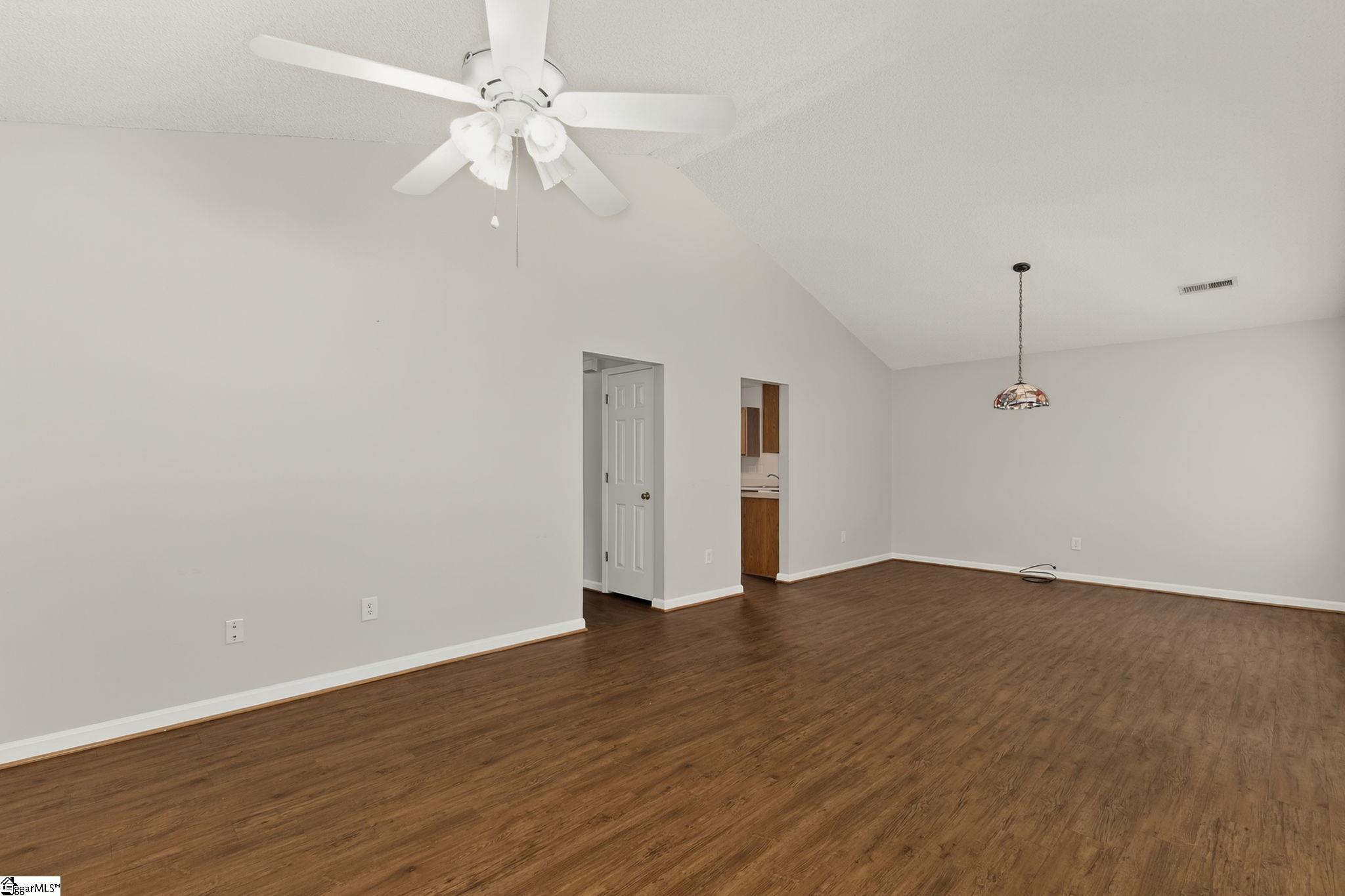 Greenville, South Carolina 29617, United States, 3 Bedrooms Bedrooms, ,2 BathroomsBathrooms,Residential,Contingent,194756